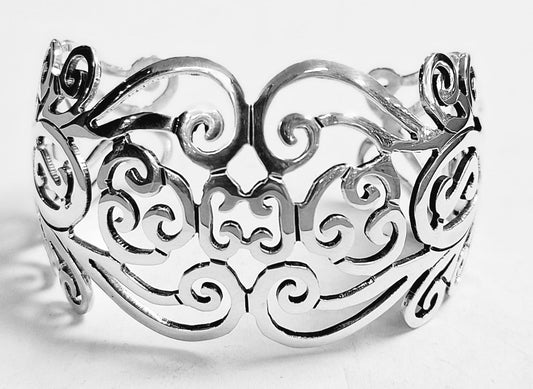 Sello de ley en el interior del brazalete en plata ley 925