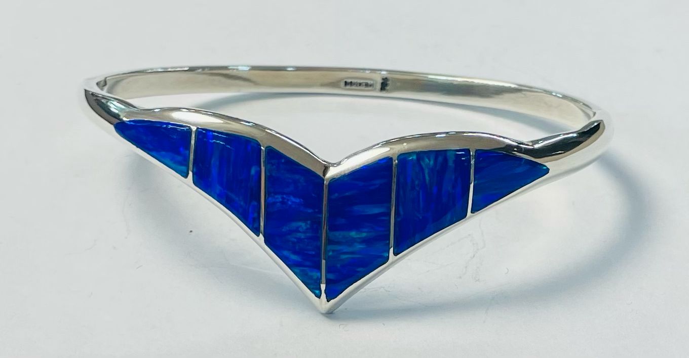 Sello de ley en el interior del brazalete con opalo en plata ley 925