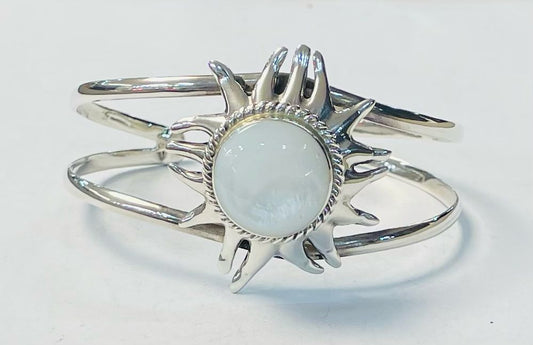 Sello de ley en el interior del brazalete en plata ley 925