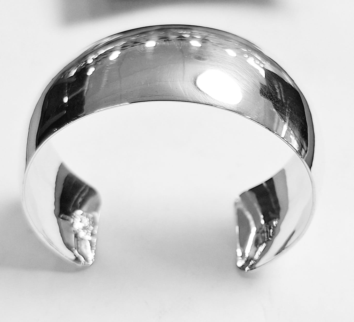 Sello de ley en el interior del brazalete en plata ley 950