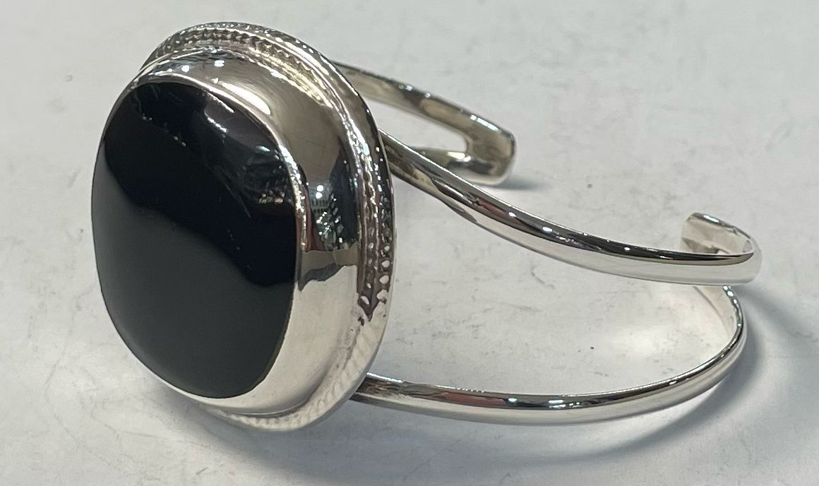 Brazalete con Obsidiana en Plata Ley 925, vista frontal