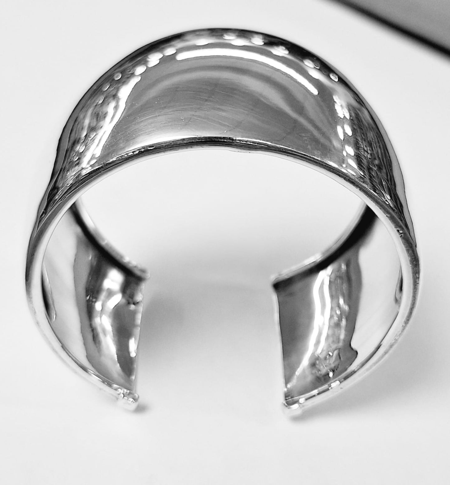 Brazalete en Plata Ley 925, sello de autenticidad Plata Ley .925