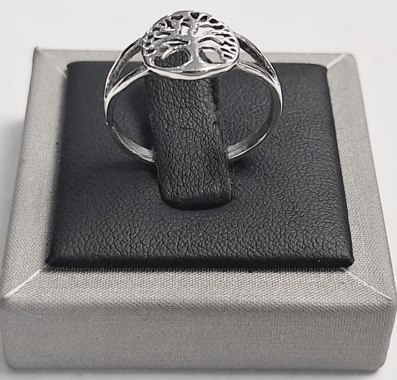 Sello de ley en el interior del anillo arbol de la vida en plata ley 925