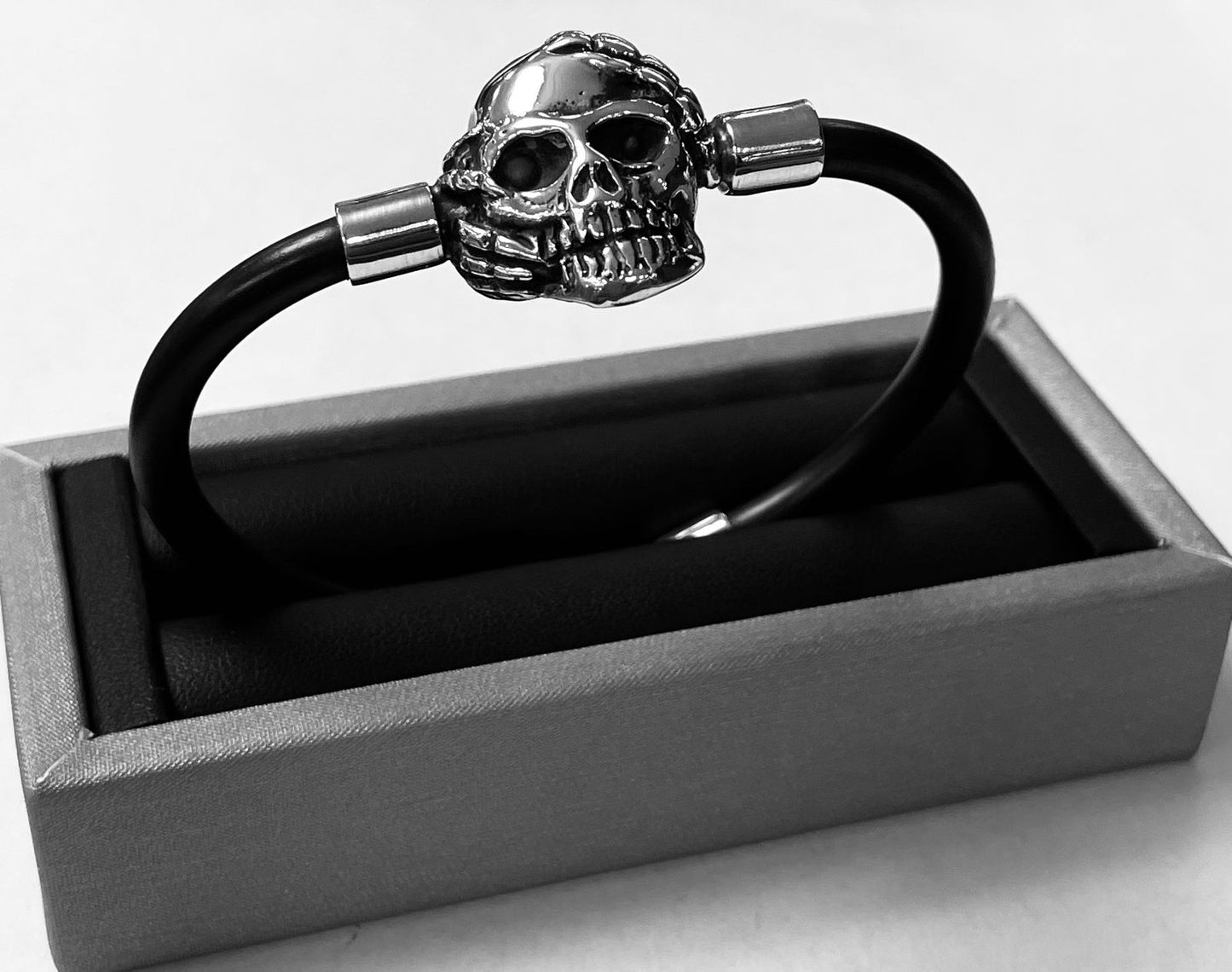 Brazalete en Plata Ley 925 con Caucho, vista frontal