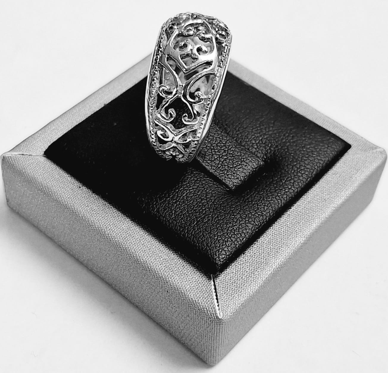 Anillo Calado en Plata Ley 925, vista frontal