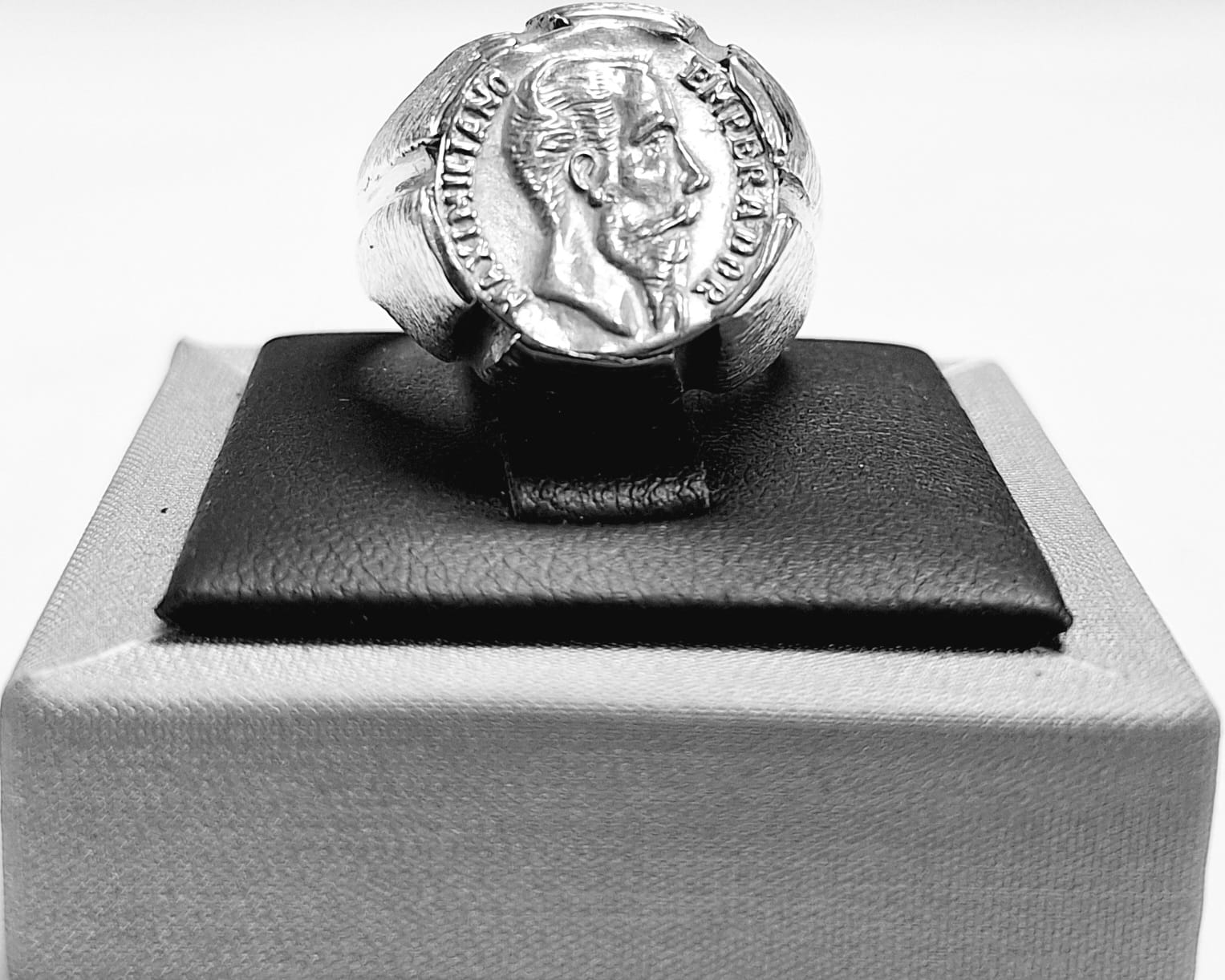 Anillo Moneda en Plata Ley 925, vista frontal