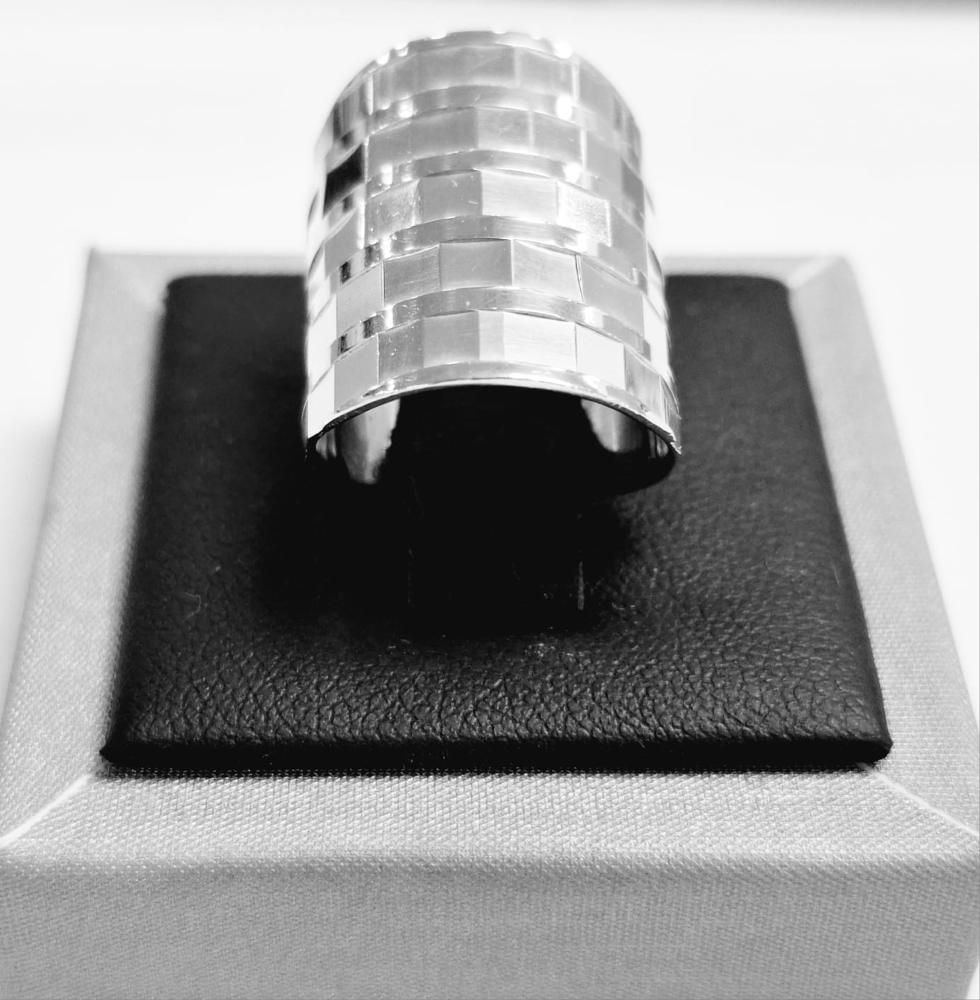 Sello de ley en el interior del anillo diamantada plata ley 925
