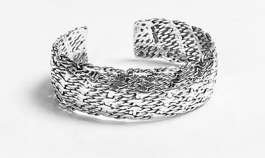 Sello de ley en el interior del brazalete tejido en plata ley 925