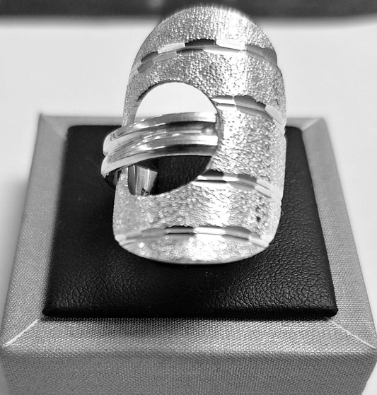 Sello de ley en el interior del anillo diamantada en plata ley 925