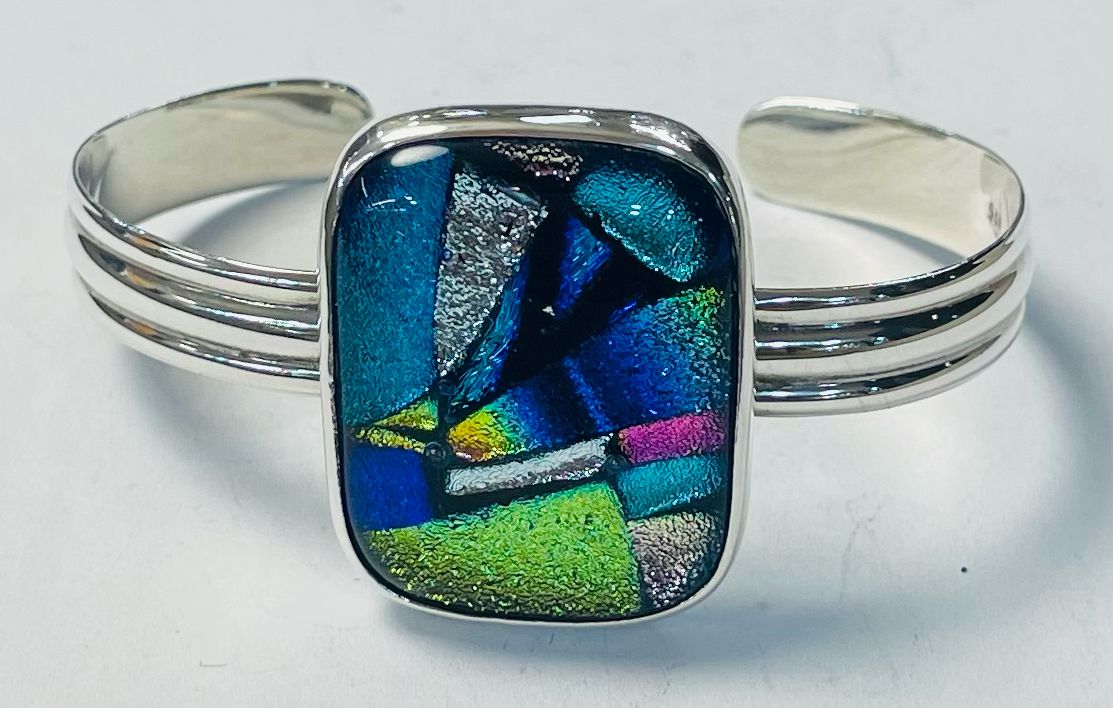 Sello de ley en el interior del brazalete con dicroico en plata ley 925