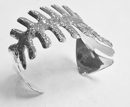 Sello de ley en el interior del brazalete esqueleto en plata ley 925