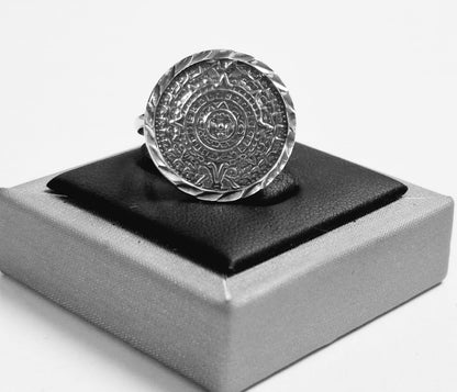 Anillo Calendario Azteca en Plata Ley 925, sello de autenticidad Plata Ley .925