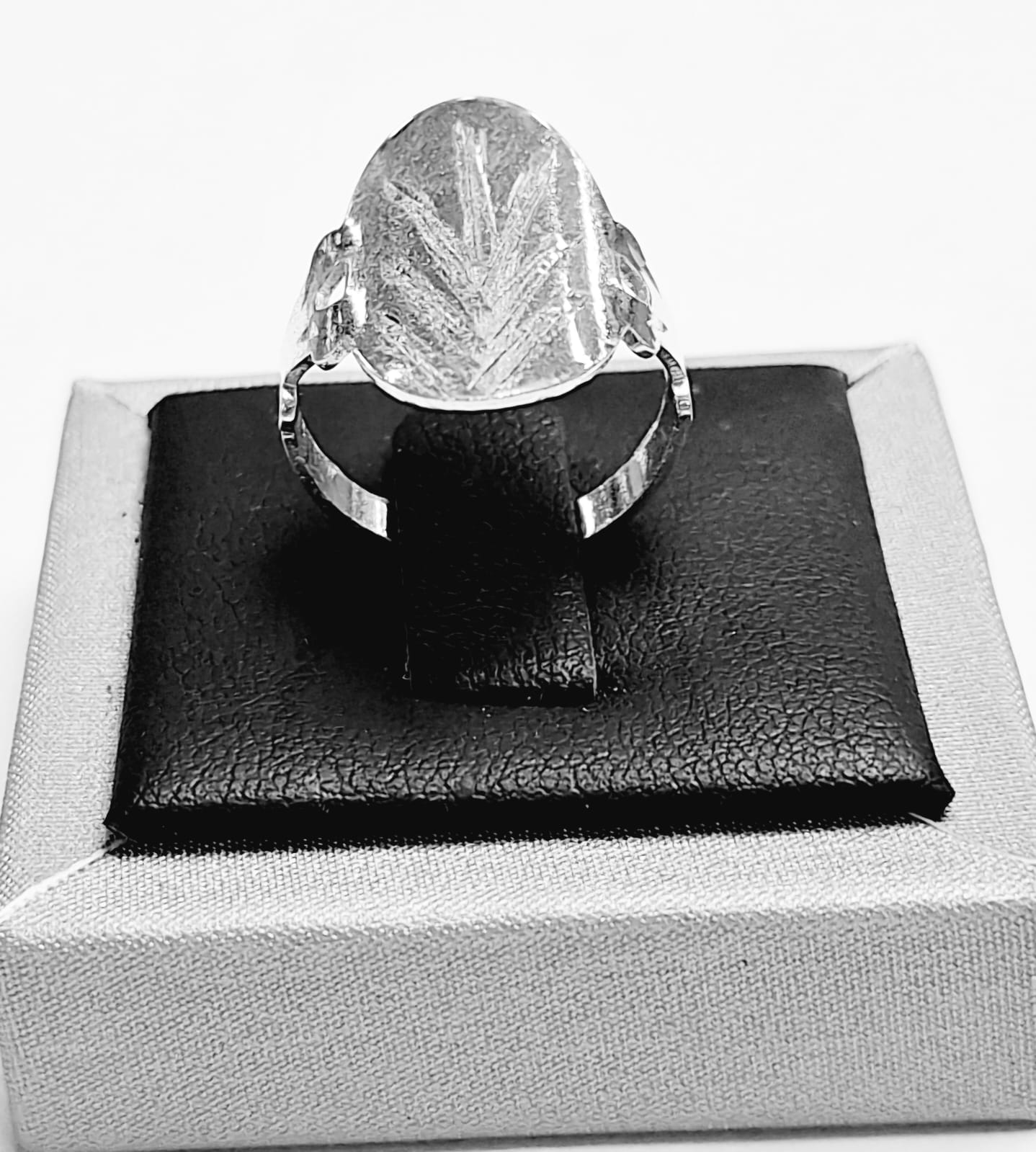 Anillo Diamantada Plata Ley 925, vista frontal