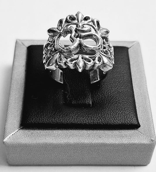 Sello de ley en el interior del anillo simbolo om en plata ley 925