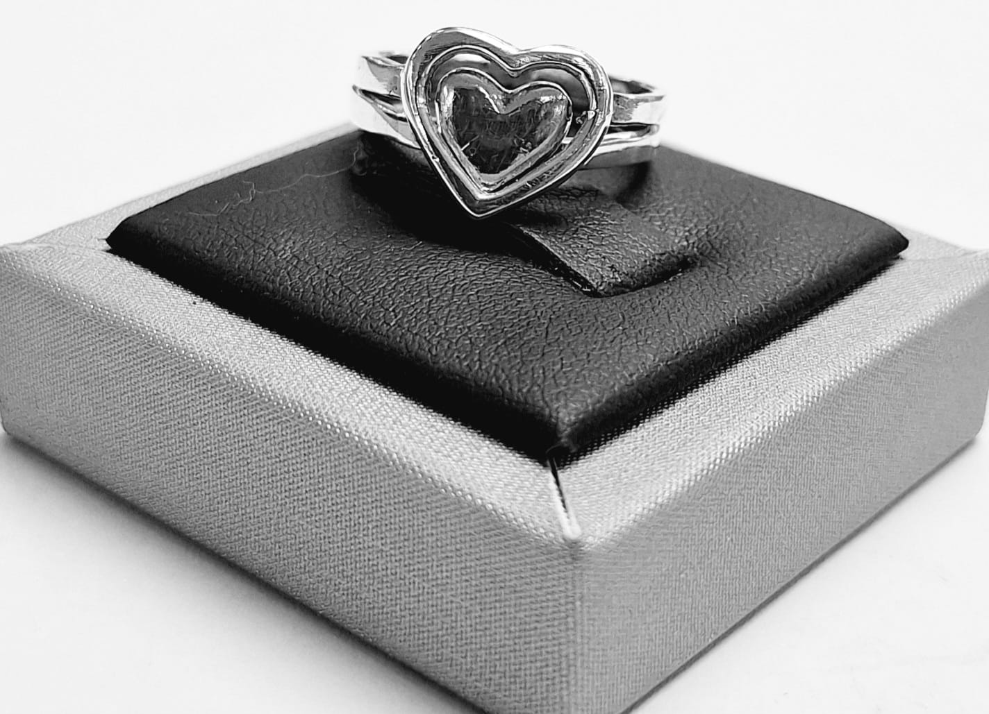 Anillo de Corazon en Plata Ley 925, sello de autenticidad Plata Ley .925