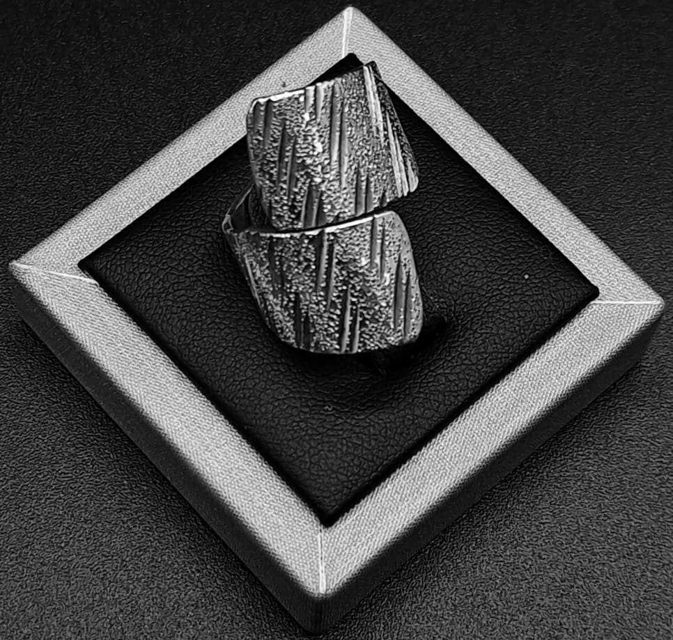 Sello de ley en el interior del anillo diamantada plata ley 925