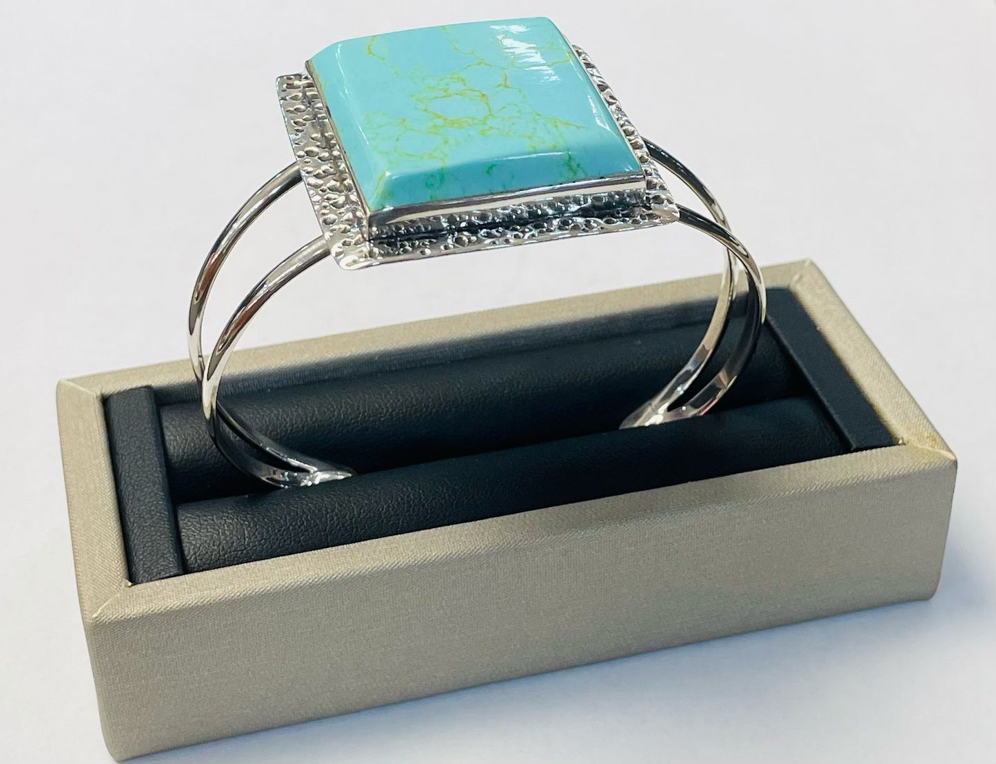 Brazalete en Plata Ley 925 con Turquesa, vista frontal