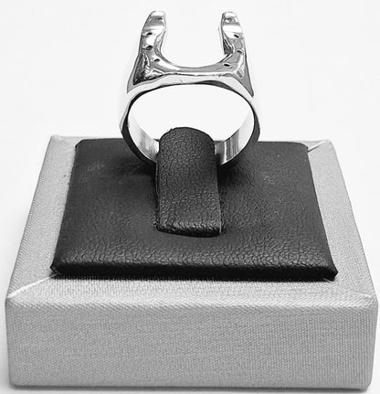 Sello de ley en el interior del anillo de herradura en plata ley 925
