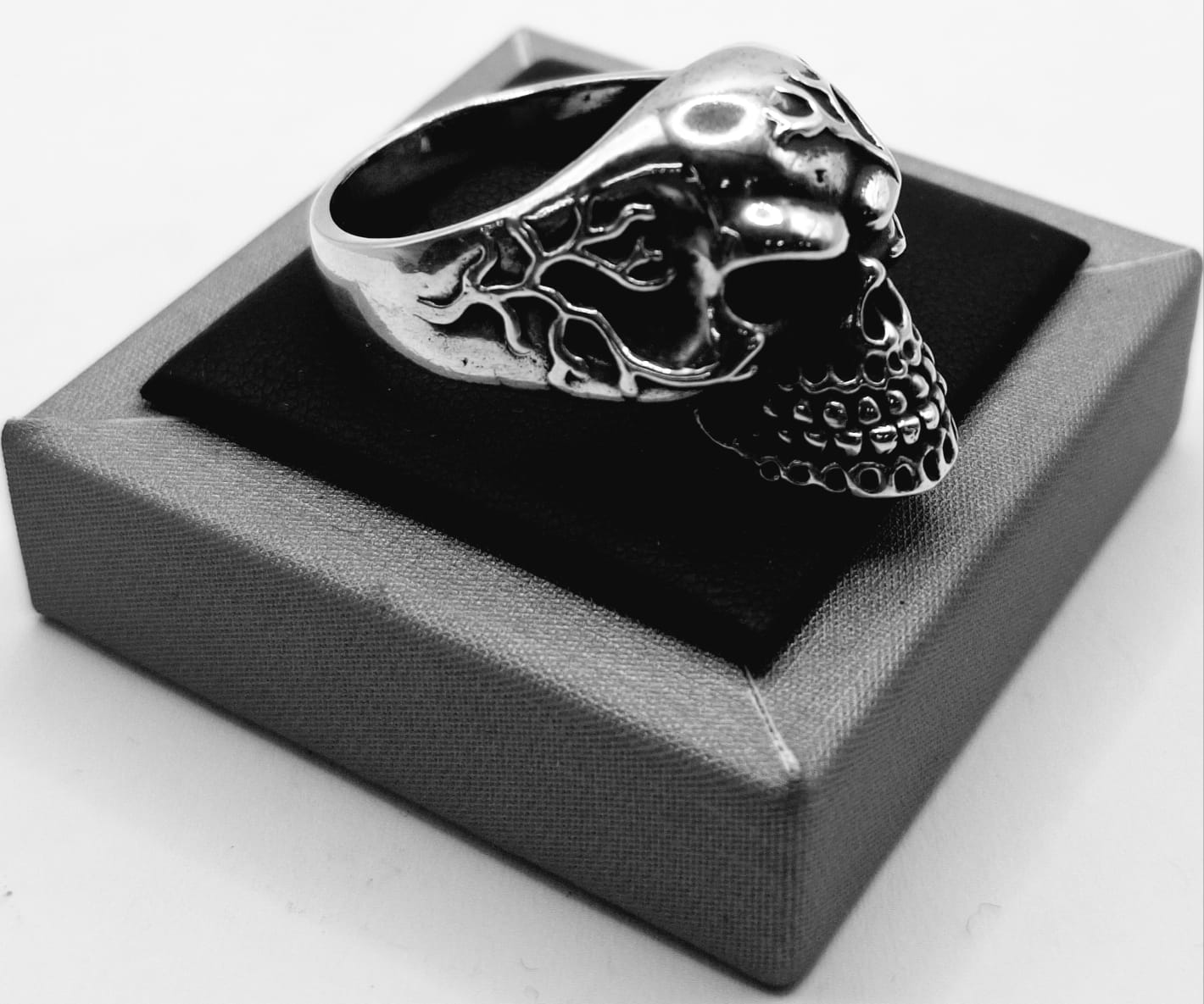 Anillo Calavera en Plata Ley 925, sello de autenticidad Plata Ley .925