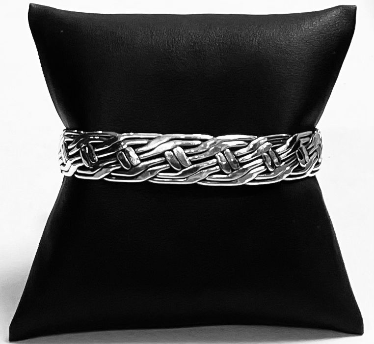 Brazalete Tapetillo en Plata Ley 925, sello de autenticidad Plata Ley .925