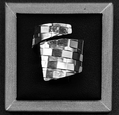 Sello de ley en el interior del anillo diamanta plata ley 925