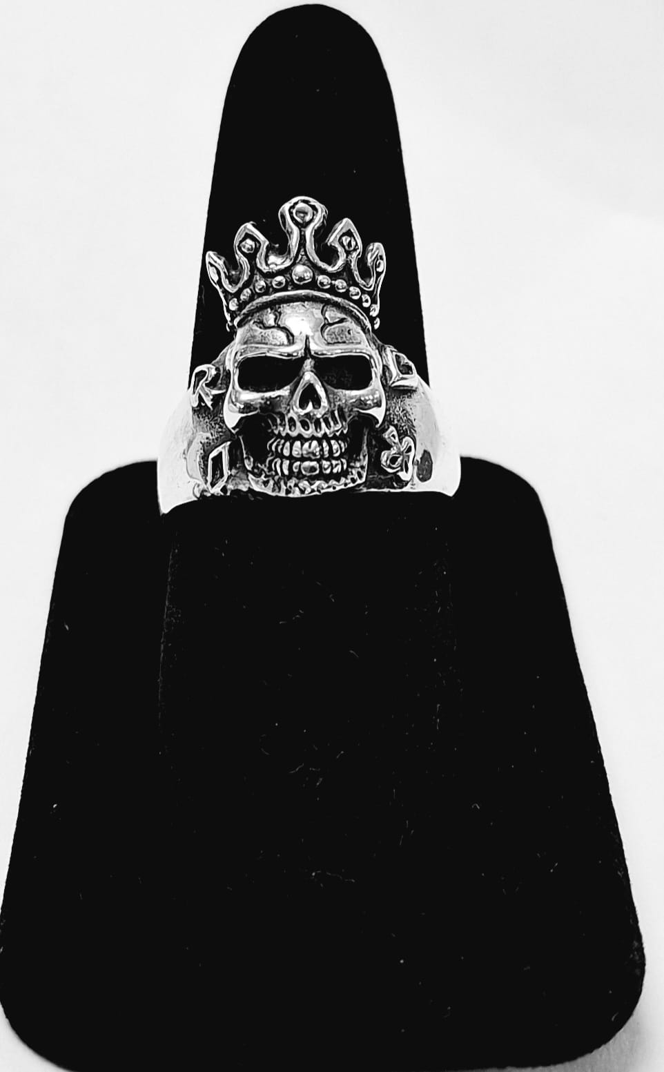 Sello de ley en el interior del anillo calavera corona en plata ley 925