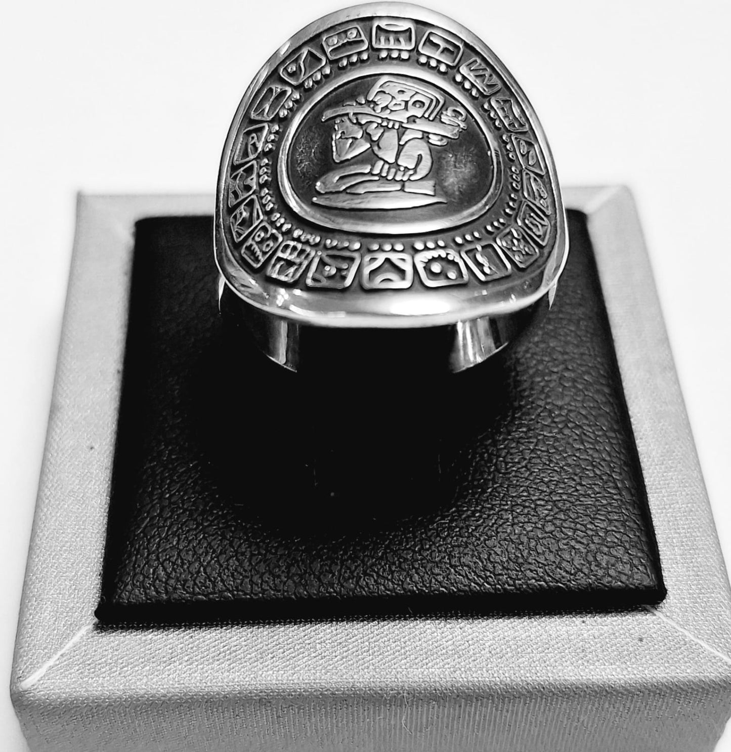 Sello de ley en el interior del anillo calendario maya en plata ley 925