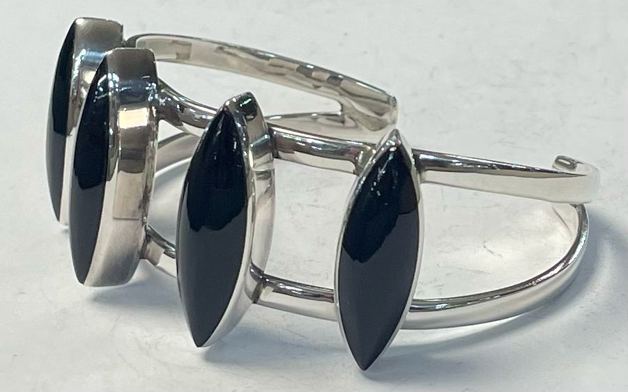 Brazalete con Obsidiana en Plata Ley 925, vista frontal