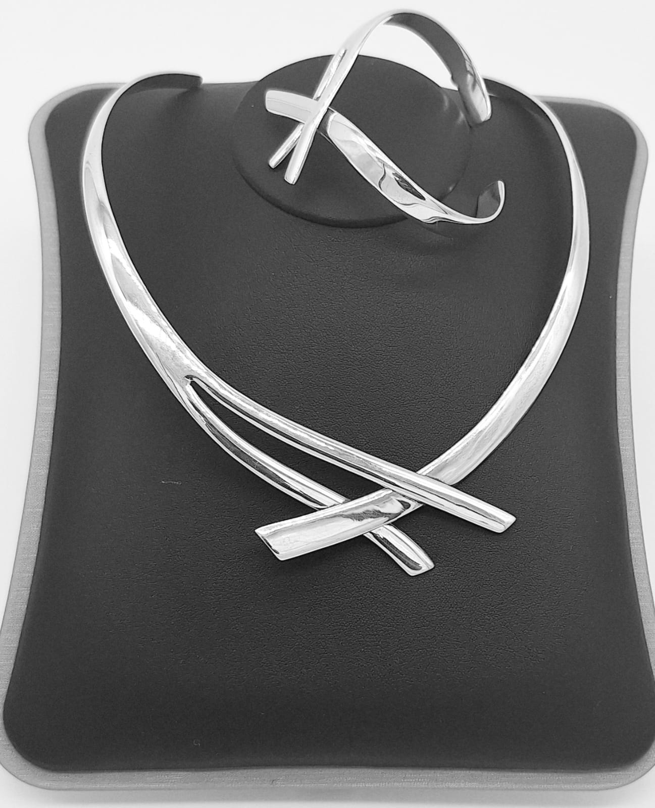 Set de Gargantilla y Brazalete de Plata Ley 925, sello de autenticidad Plata Ley .925