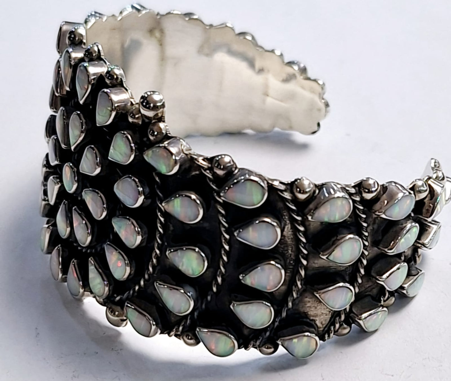 Brazalete con Opalo en Plata Ley 950, sello de autenticidad Plata Ley .925