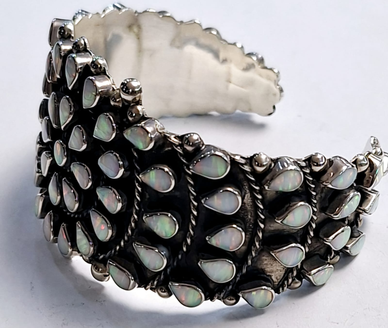 Brazalete con Opalo en Plata Ley 950, sello de autenticidad Plata Ley .925