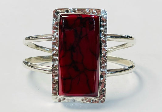 Sello de ley en el interior del brazalete en plata ley 925 con coral