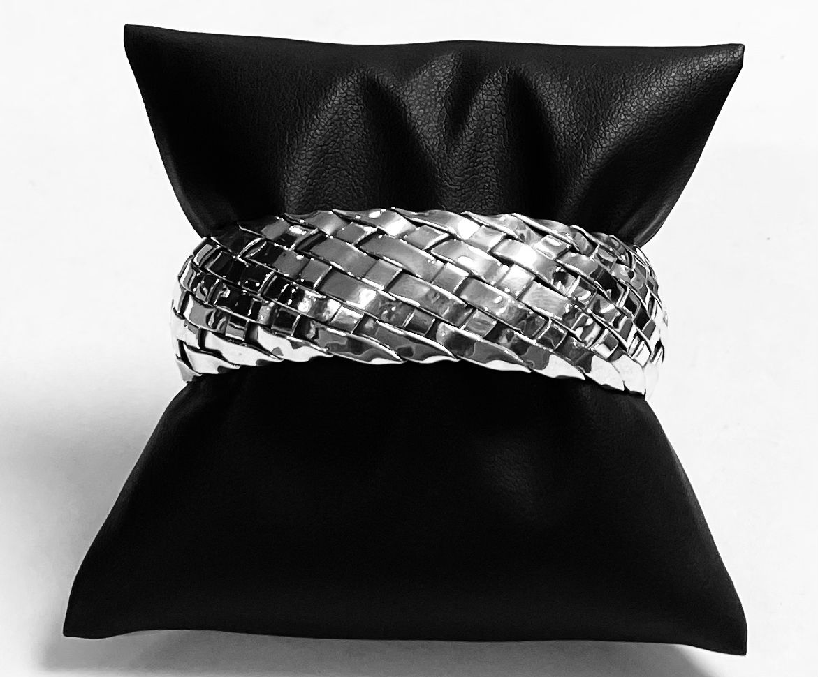 Brazalete Tapetillo en Plata Ley 925, sello de autenticidad Plata Ley .925