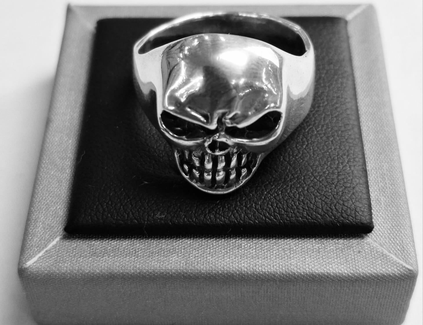 Anillo Calavera en Plata 925, vista frontal
