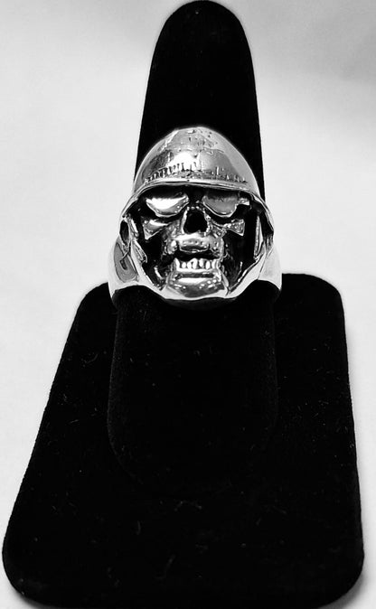 Sello de ley en el interior del anillo calavera en plata ley 925