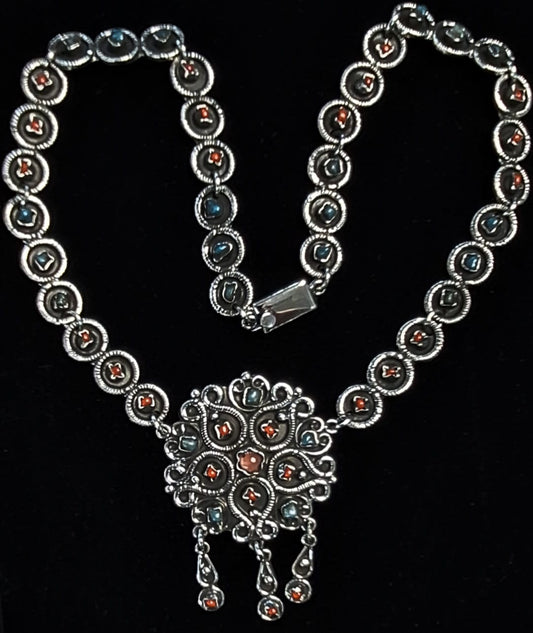 Sello de ley en el interior del collar vintage con incrustaciones de piedras en plata ley 925