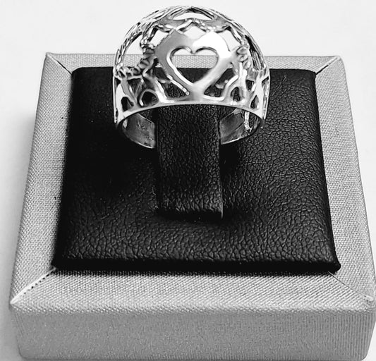 Sello de ley en el interior del anillo calado de corazones en plata ley 925