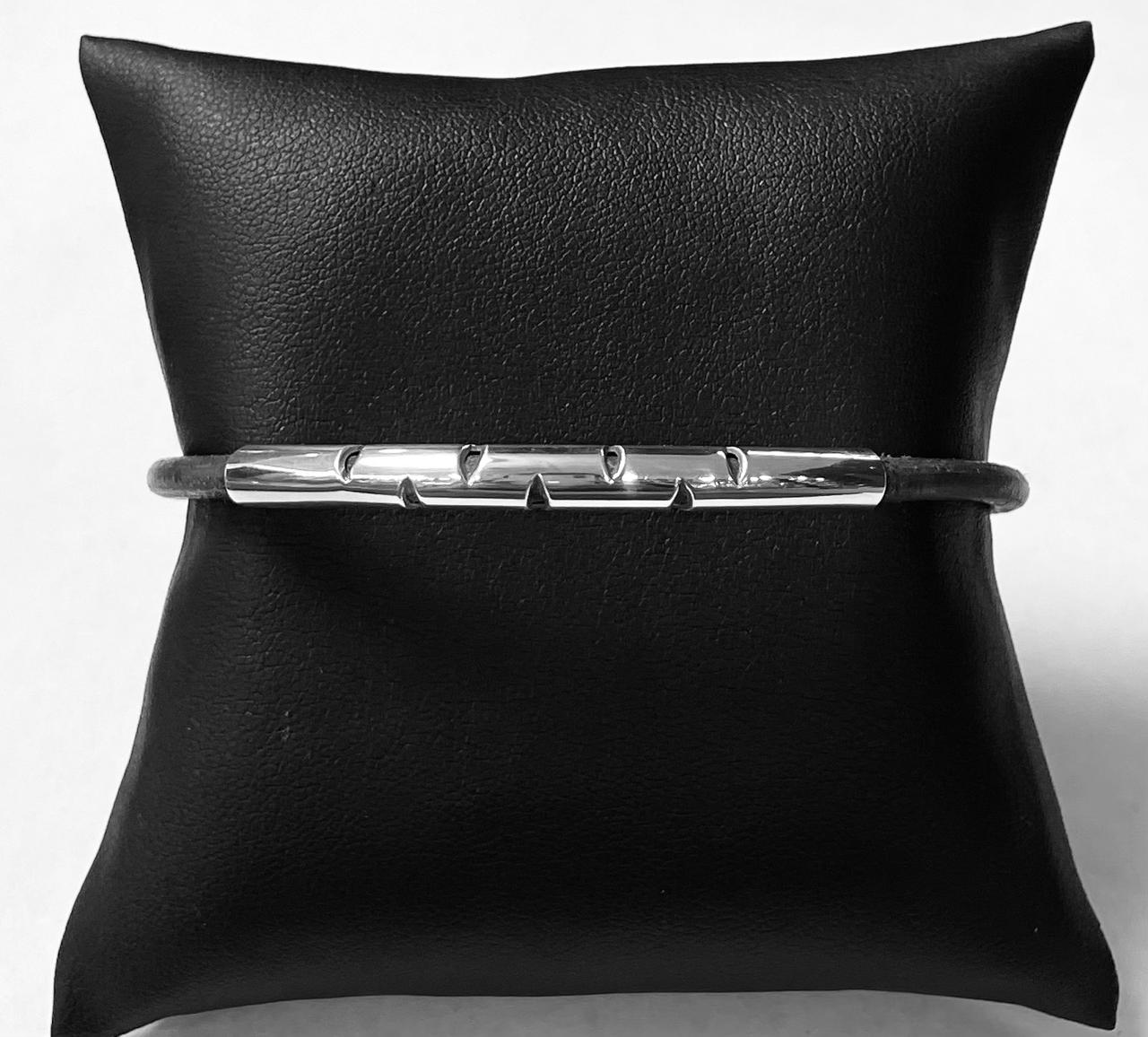 Brazalete en Plata Ley 925 con Caucho, sello de autenticidad Plata Ley .925