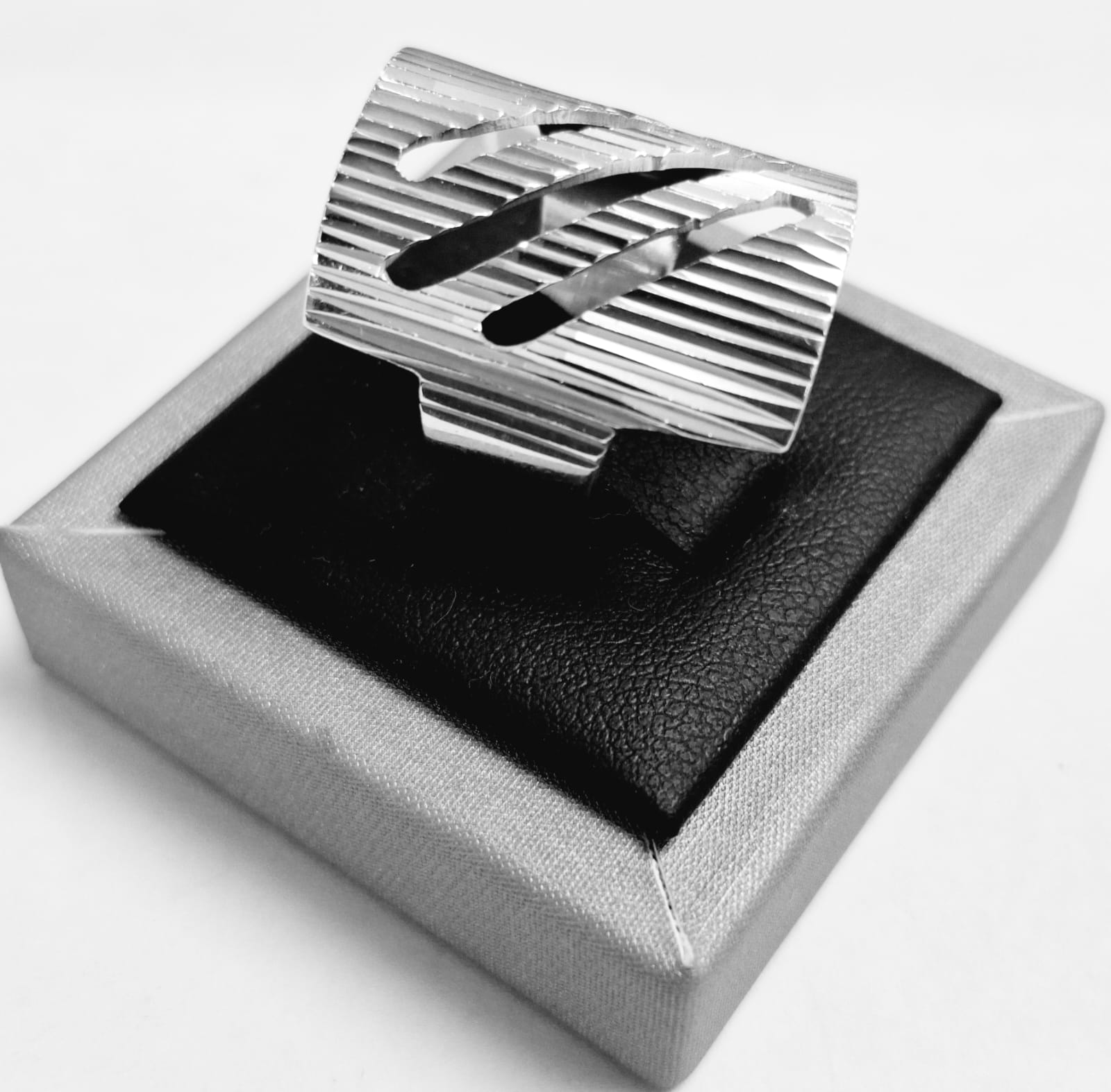 Anillo Diamantada Plata Ley 925, vista frontal