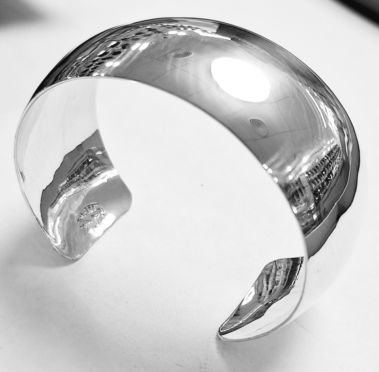 Brazalete en Plata Ley 950, sello de autenticidad Plata Ley .925
