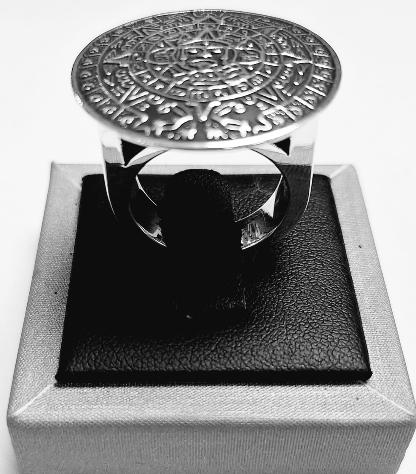 Sello de ley en el interior del anillo calendario azteca en plata ley 925