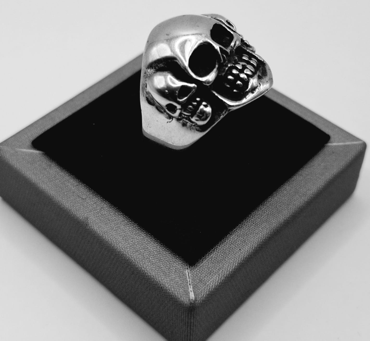 Anillo Calavera en Plata Ley 925, vista frontal