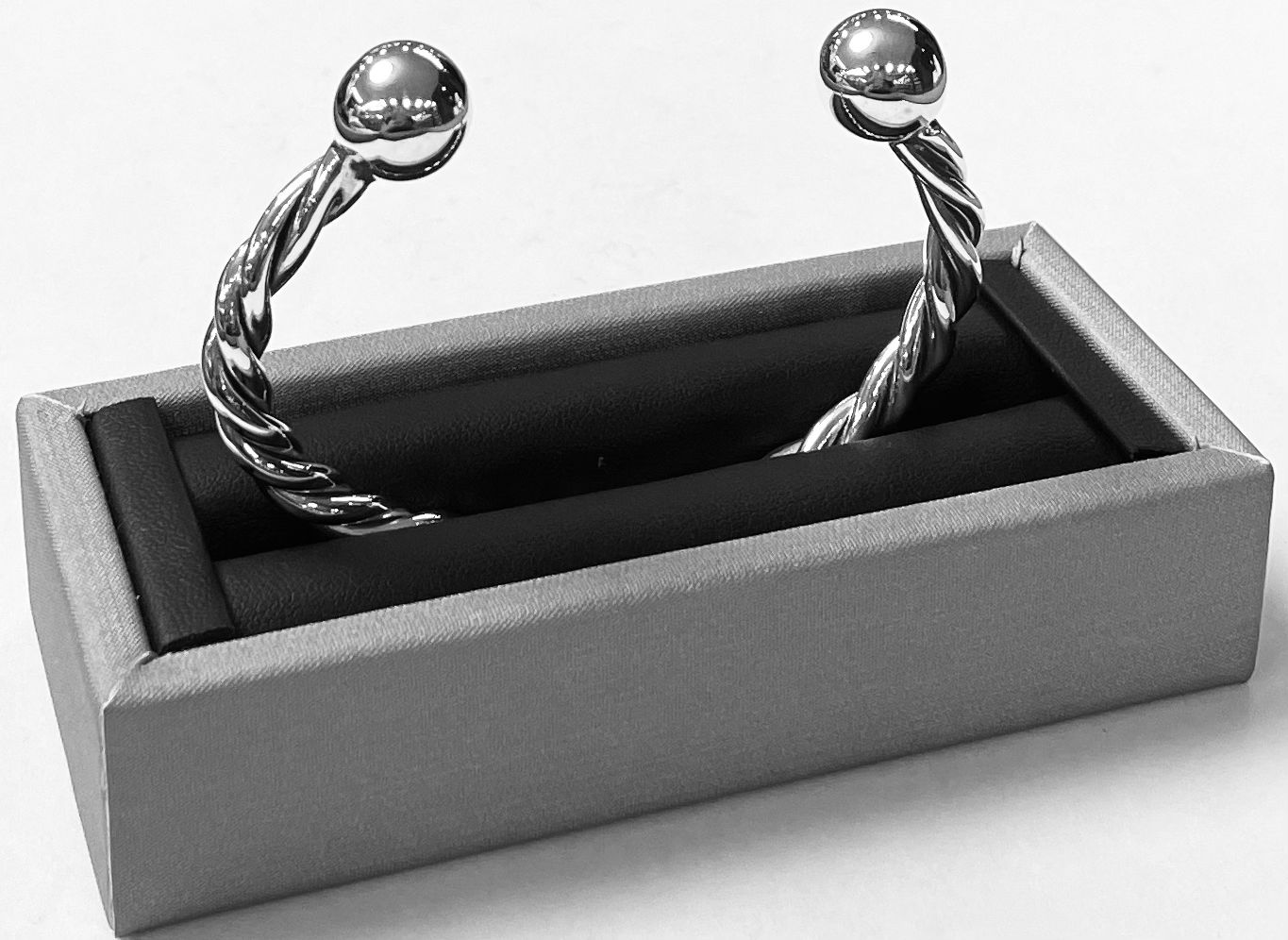 Brazalete en Plata Ley 925, sello de autenticidad Plata Ley .925