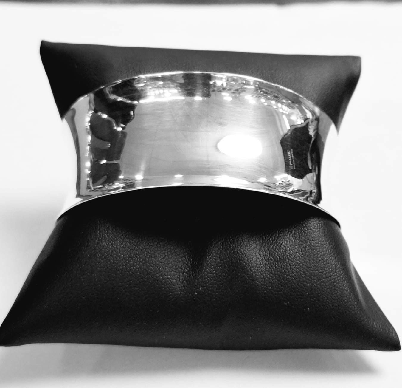 Brazalete en Plata Ley 950, sello de autenticidad Plata Ley .925
