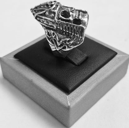 Anillo Calavera Guerrero Samurai en Plata 925, vista frontal