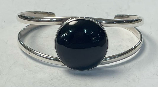 Sello de ley en el interior del brazalete con obsidiana en plata ley 925