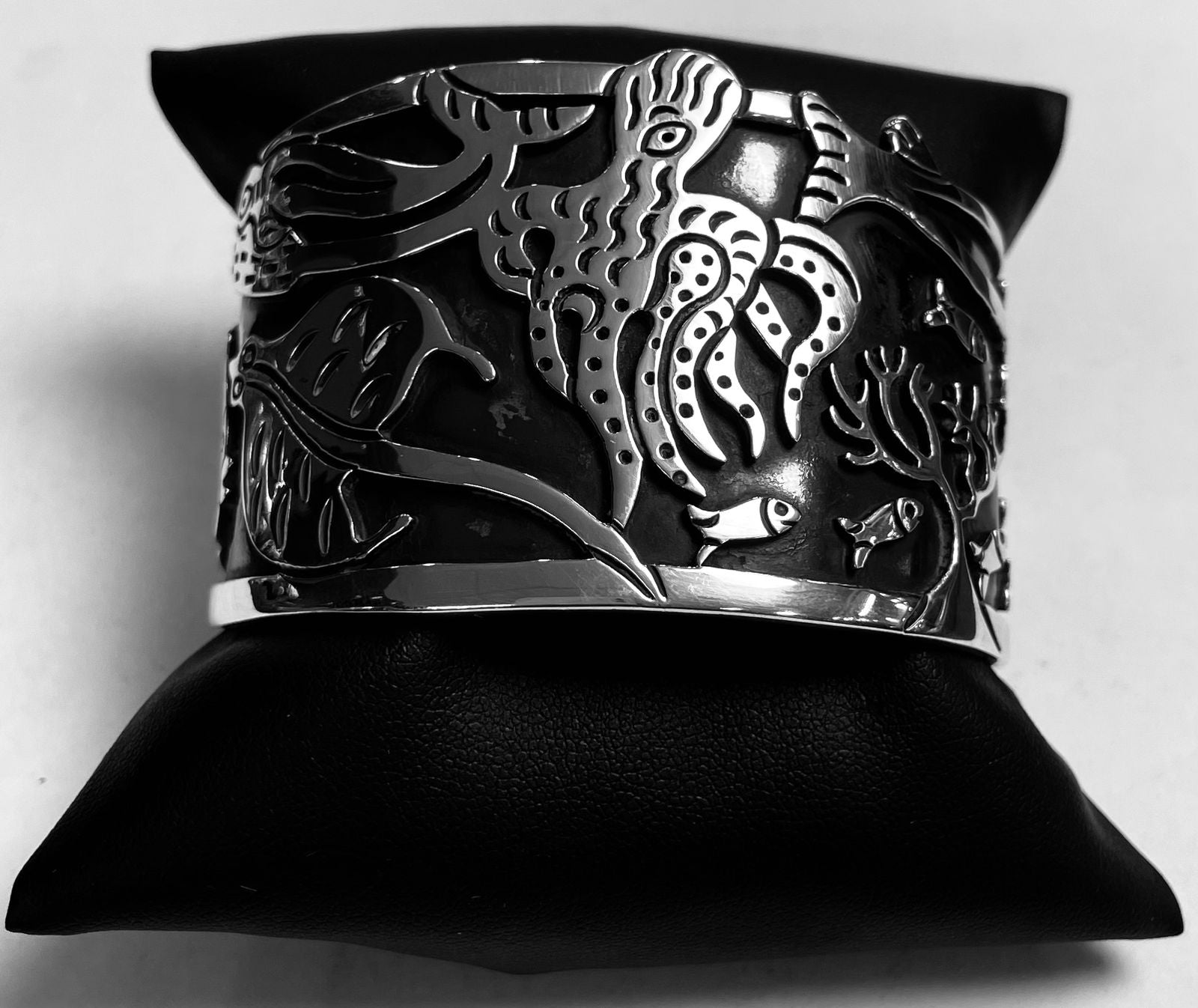 Brazalete en Plata Ley 925, sello de autenticidad Plata Ley .925