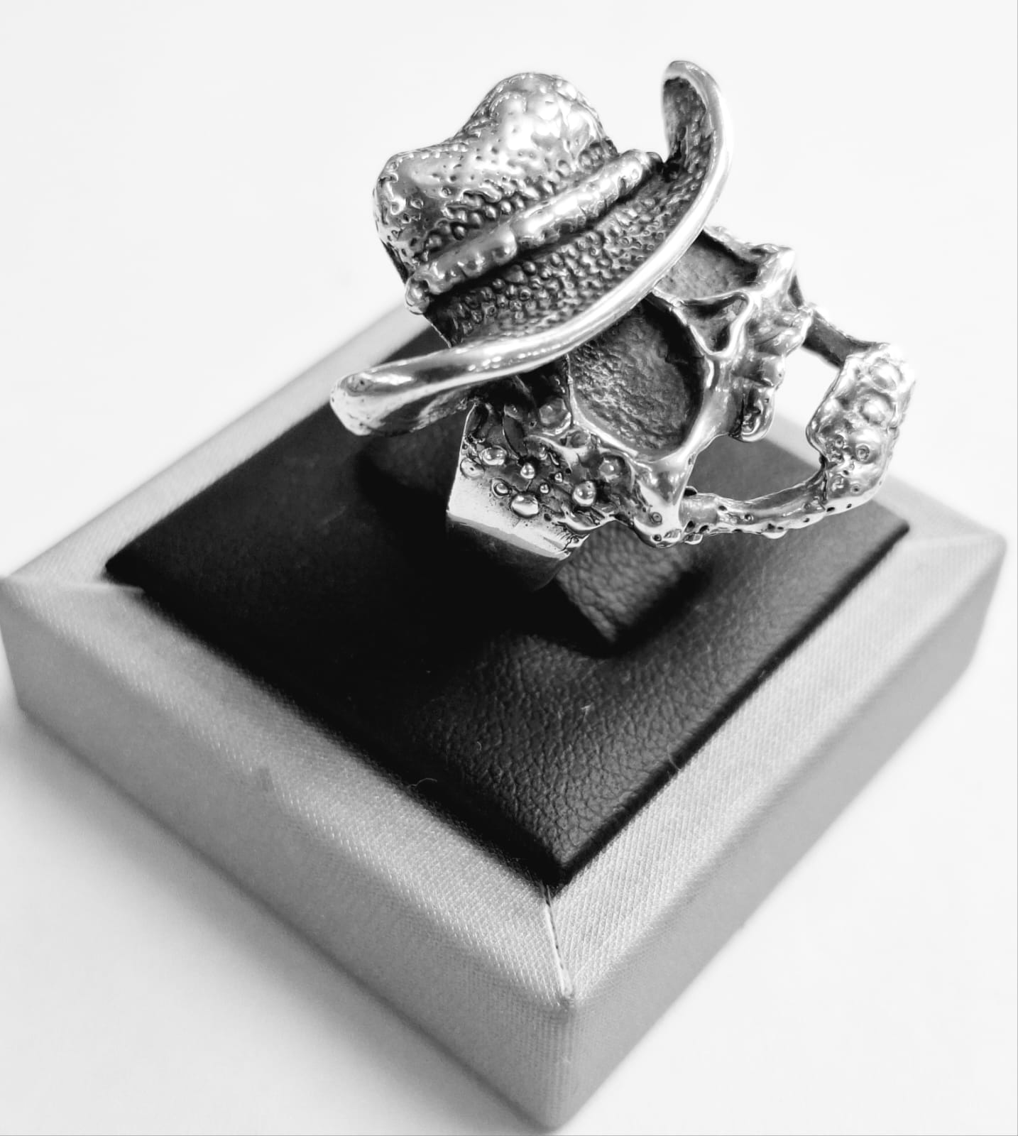 Anillo Calavera Vaquero en Plata Ley 925, vista frontal
