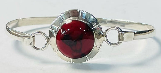 Sello de ley en el interior del brazalete con coral en plata ley 925