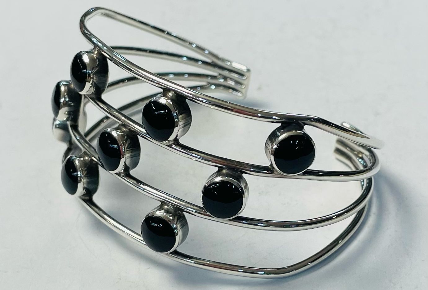 Brazalate con Obsidiana en Plata Ley 925, vista frontal
